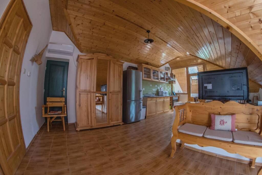 Matyo Rozsa Vendeghaz Apartment Ostoros Bagian luar foto